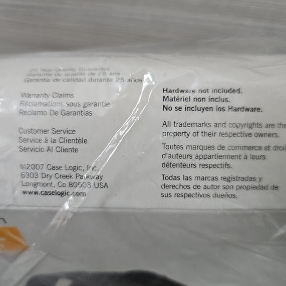 Case Logic VNC-17 Value Slimline 17-inch Laptop Case (Black) - Picture 10 of 12